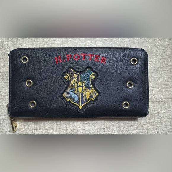 Loungefly Harry Potter Red and Yellow Star Long Wallet - Picture 1 of 8